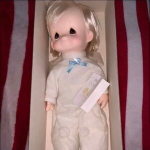 NWT Retired Precious Moments doll Jesus Loves Me